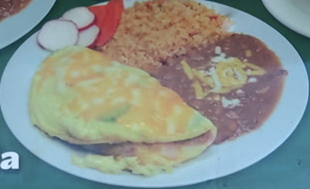 Brito's omelette with rice and refried beans